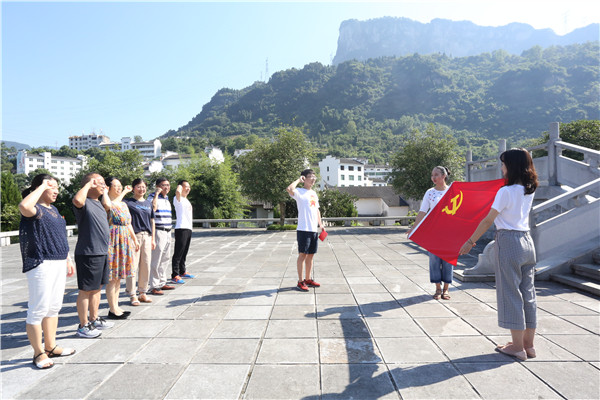 拜访革命老区郑家洞子.JPG