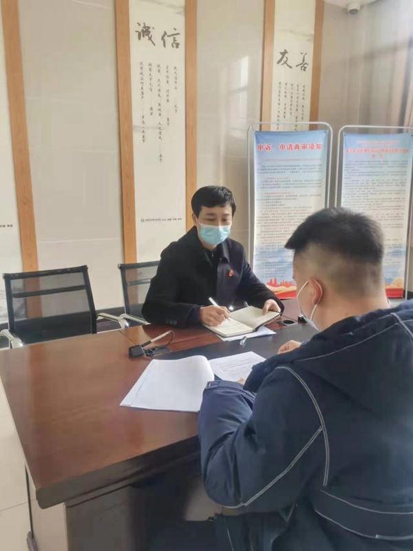 中院：节前耐心接待涉执信访人员.jpg